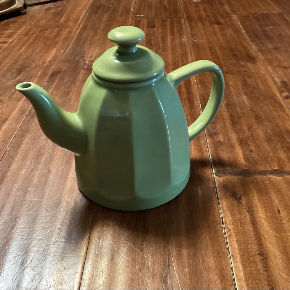 CUTE CHANTAL GREEN TEAPOT